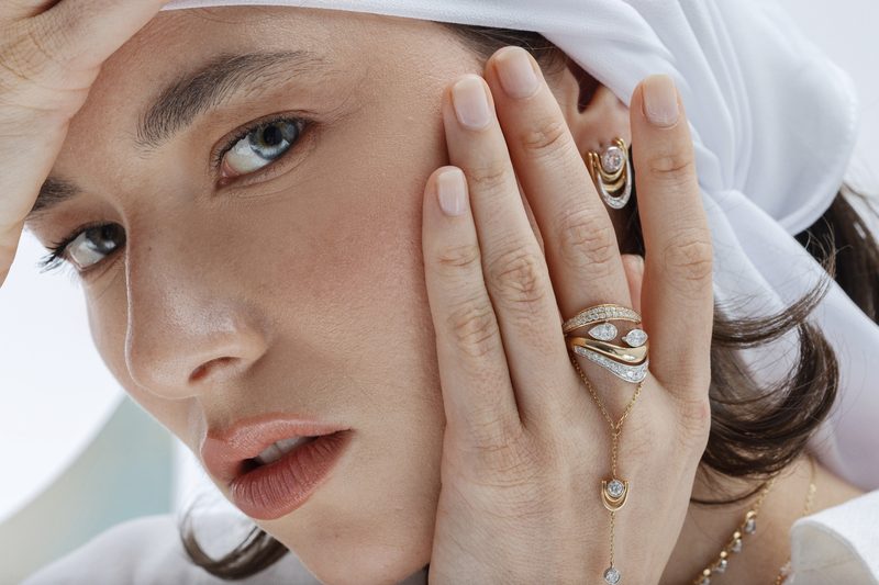 Model wearing a ZORÁE gold and diamond ring