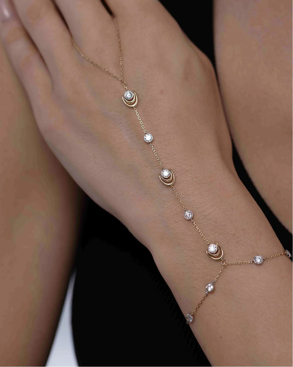 Unbound Muse hand chain in gold with lab-grown diamonds